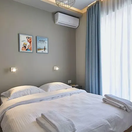 Spacious Suite W. Huge Balcony + Acropolis View-3